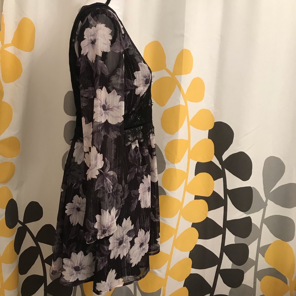 ❣️PRETTY FLORAL DRESS❣️ - Picture 4 of 7